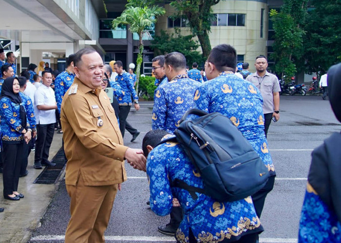 Suasana Haru Warnai Apel Pagi Perpisahan Pj. Bupati Muba H. Sandi Fahlepi