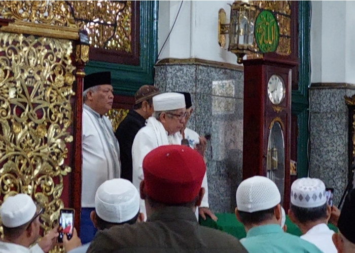 HARU, Gema Tahlil Iringi Pelepasan Jenazah Almarhum Mal An Abdullah dari Masjid Agung Palembang
