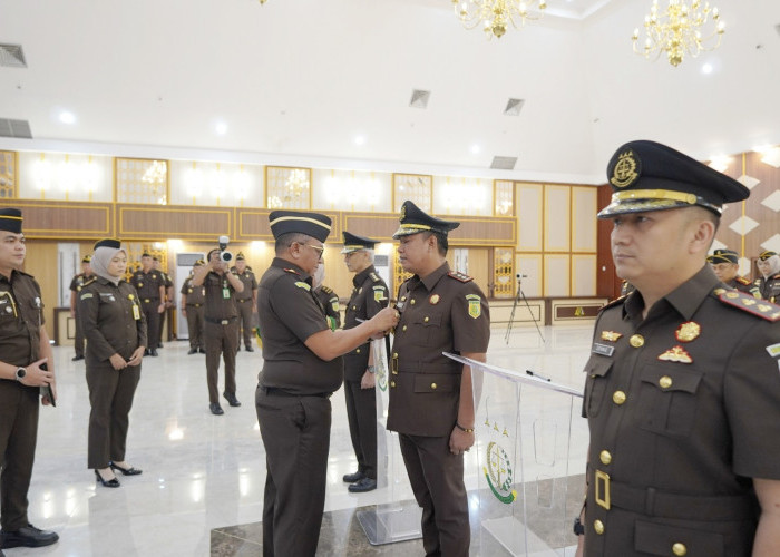 Lantik Dua Kajari dan Asdatun Baru, Kajati Sumsel Tegaskan Disiplin Pembaruan SOP Sesuai KUHP-KUHAP Terbaru