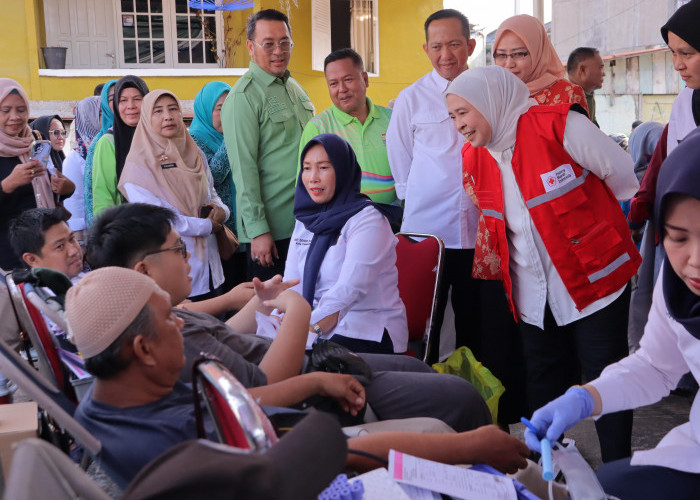 Semarak Hari Lansia, Dinsos dan PMI Palembang Gelar Donor Darah dan Beri Bantuan Sosial