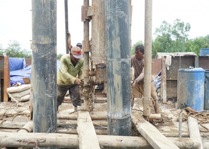 Pembangunan Jembatan Gantung Kuala Dua Belas OKI Dipercepat, Masuk Tahapan Pemasangan Pipa Pylon