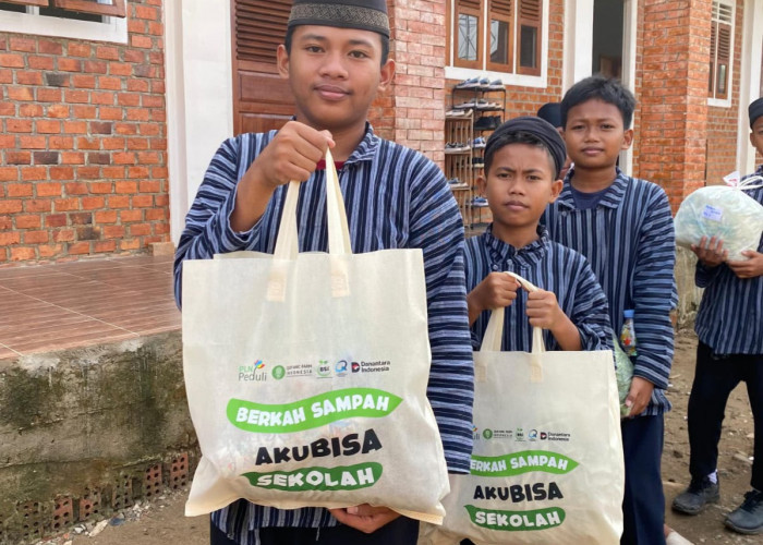 Bank Sampah Mitra Binaan PLN UID S2JB Raih Penghargaan Pemkot Palembang: Bayar SPP dengan Sampah