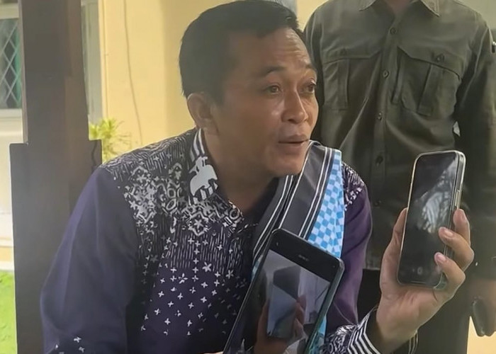 WAJIB TAHU, Mengapa Bupati Ini Tertunda 2 Kali Berangkat ke Tanah Suci Sampai Warga Geruduk Asrama Haji