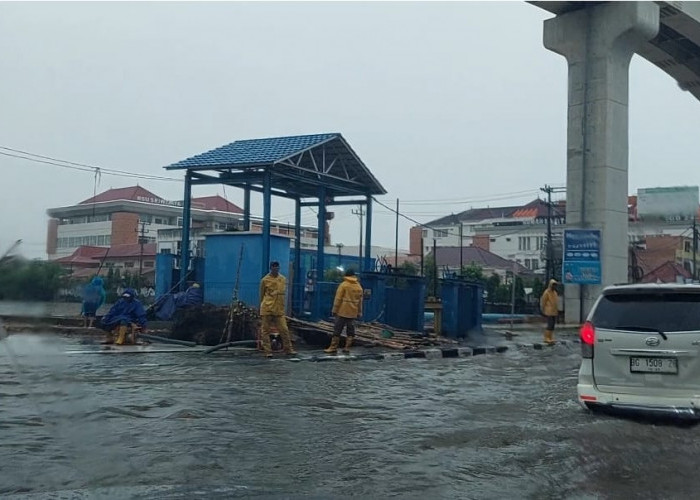 Hujan Deras Landa Palembang Sejak Malam, Sejumlah Ruas Jalan Macet Parah, Cek Ini Prakiraan Cuaca Hari Ini