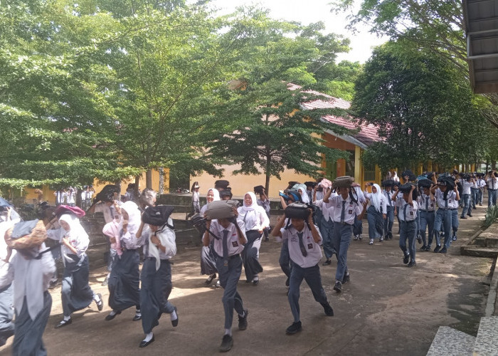 Satu-Satunya di Sumsel, SMAN 1 Indralaya Selatan Ogan Ilir Gelar Sosialisasi dan Simulasi Cara Aman Bencana