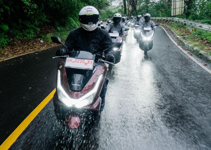 Honda PCX160 Dibekali Teknologi HSTC, Bantu Kurangi Risiko Selip Saat Jalan Licin