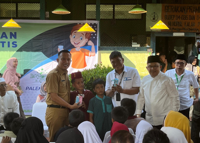 PT PelindoRegional 2 Palembang Bagikan 3.500 Susu UHT Gratis untuk Peningkatan Gizi Masyarakat Palembang