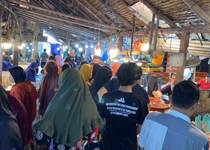 Menjelang Idul Adha Pasar Perumnas Sako Dipadati Pengunjung, Kios Sayur dan Ikan Giling Paling Banyak Diburu
