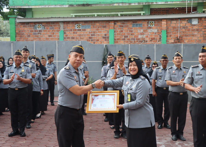 Kemenkumham Sumsel Berikan Apresiasi kepada Pegawai Teladan dalam Apel Pagi Rutin