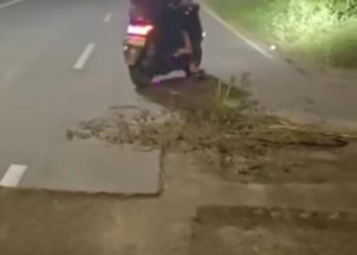 Akibat Jalan Berlubang, Pengendara di Palembang Patah Tangan Alami Kecelakaan Tunggal 