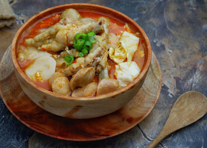 Sering Jadi Pilihan Mahasiswa, Ini Bahaya Konsumsi Seblak Berlebihan