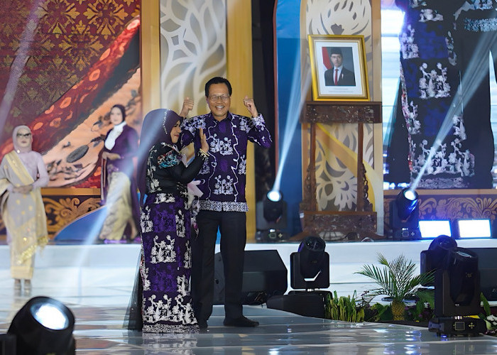 Edison dan Istri Gaungkan Batik Petule di Pesona Wasta Sumsel 