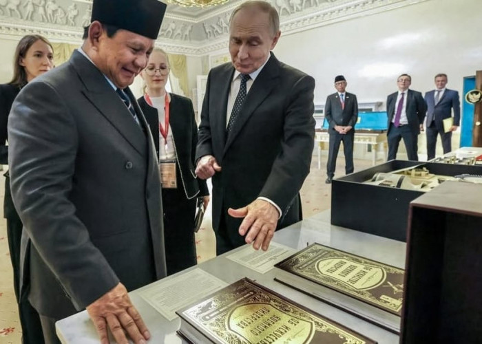 Putin Hadiahi Pedang, Prabowo Balas dengan Keris Bali, Berikut Momen Pertemuan Bilateral Indonesia-Rusia