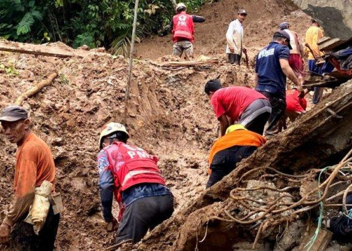 Longsor di Pekalongan Telan 18 Korban Jiwa, 10 Luka-luka, dan 9 Masih Tertimbun