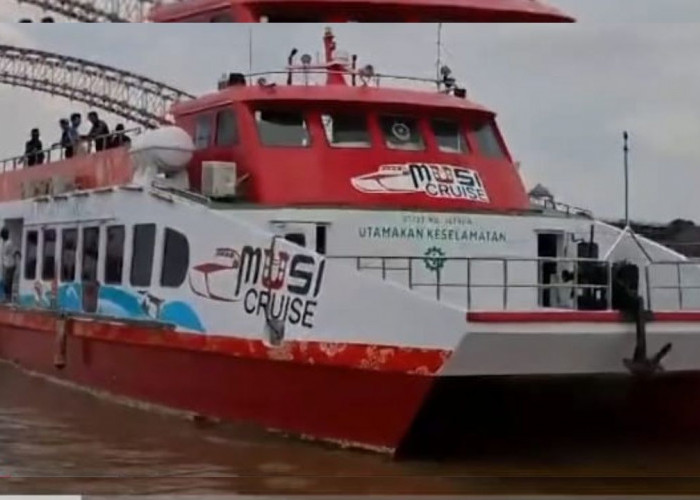 Baling-Baling Kapal Musi Cruise Tersangkut Sampah, Pj Walikota Palembang Ingatkan Warga Jaga Kebersihan Sungai