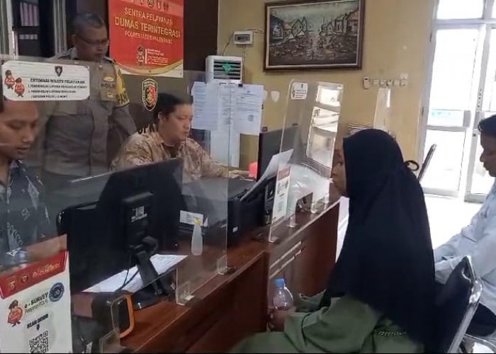 Cacam, Diduga Dianiaya Mantan Bos, Wanita Pedagang Balon Hias di Palembang Datangi Kantor Polisi 