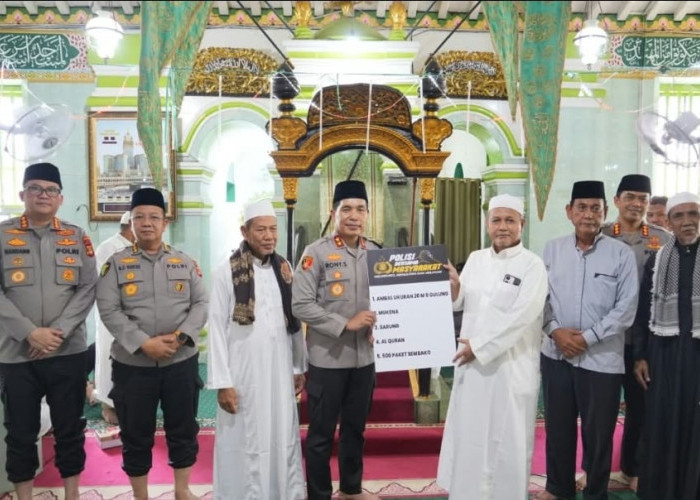 Kapolda Sumsel Salat Jumat di Masjid Bersejarah Lawang Kidul, Ajak Warga Perangi Narkoba dan Jaga Kamtibmas
