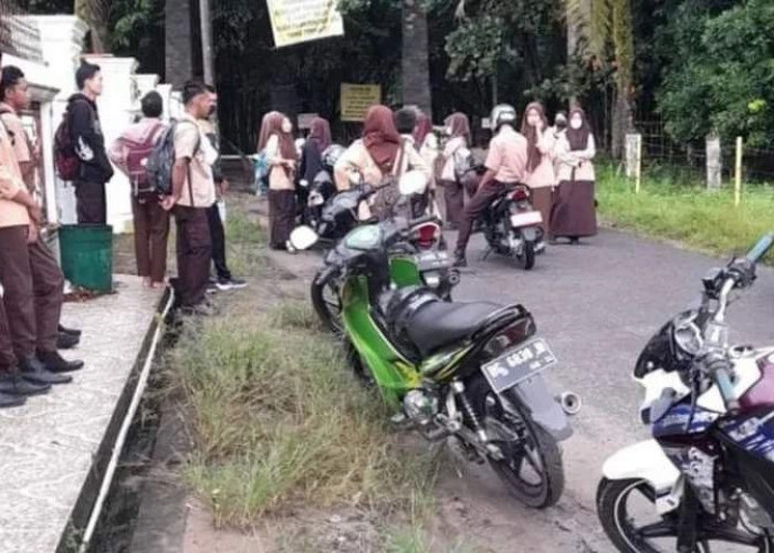 Blokir Jalan Dibuka, Siswa dan Siswi SMK Negeri 3 Kayuagung Kembali Sekolah