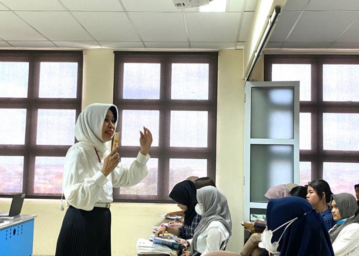 Keren, Rektor Turun Langsung Ngajar Mahasiswa Baru UBD Palembang