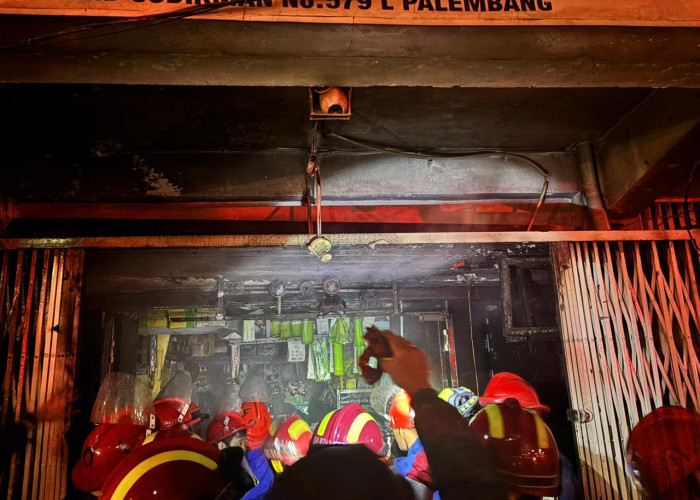 Kebakaran Ruko 3 Lantai di Jalan Jendral Sudirman Palembang, Heboh Teriakan Warga Tuai Kemacetan