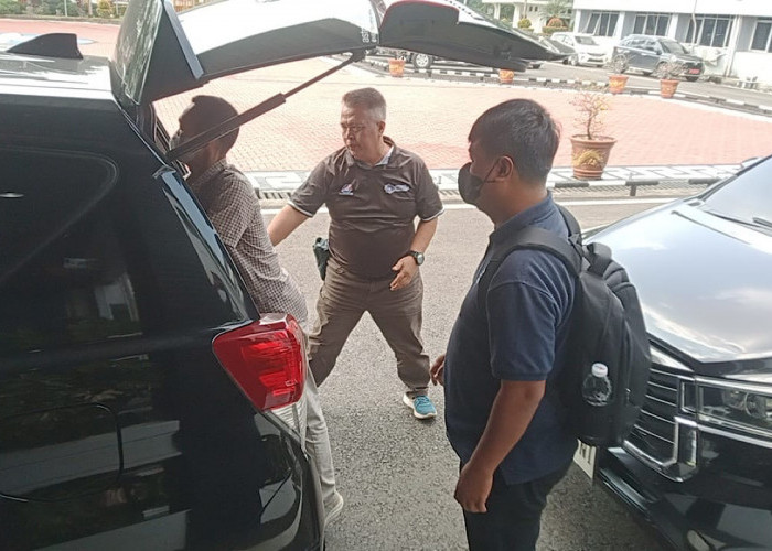 KPK Balik Lagi ke Muara Enim, 11 Jam Geledah 4 Lokasi Bawa Koper dan Kardus Penuh Dokumen