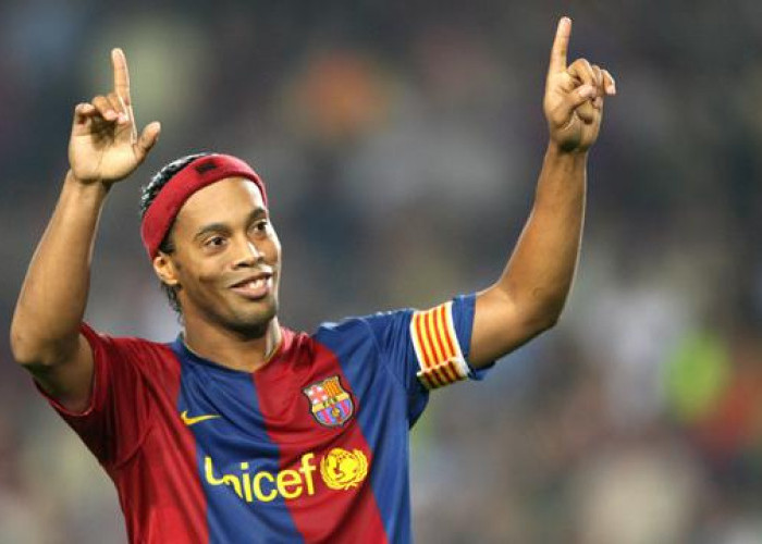 Bintang Lapangan Kini Bintang Iklan! Ronaldinho dan Shopee Bikin Kejutan Besar