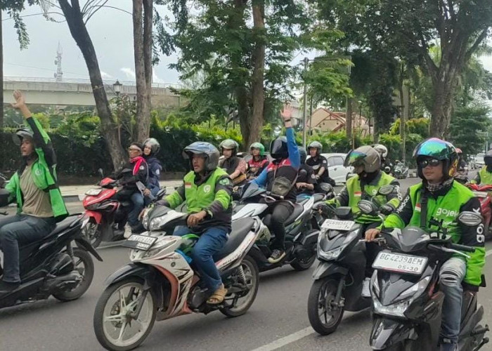 Ribuan Driver Ojol Mulai Padati Simpang Lima DPRD Sumsel Jelang Aksi Damai Serentak