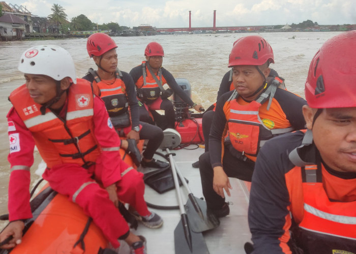 Sisir Sungai Musi, Basarnas Cari Bocah Laki-Laki yang Tenggelam Saat Berenang di Pelataran BKB Palembang 