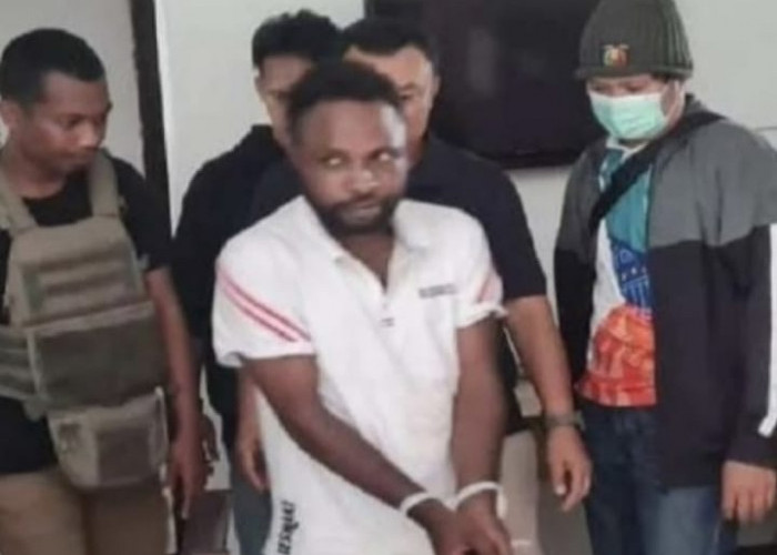 HOT INFO! Pentolan KKB Papua Berjuluk 'Kopi Tua Heluka' Ditangkap, Ini Penampakan Tampang Bengisnya