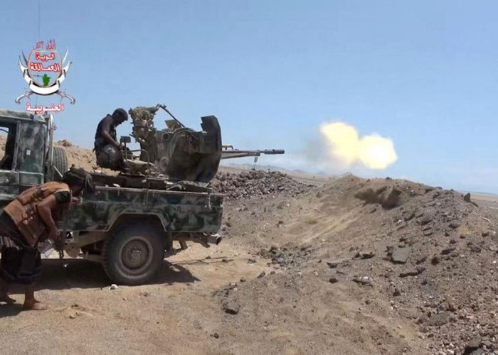 Panas... Houthi Serang Bandara Internasional Aden Menggunakan Rudal Balistik