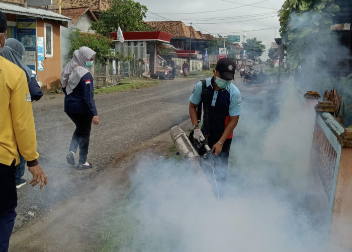 Antisipasi DBD di Wilayahnya, Puskesmas Seritanjung Ogan Ilir Lakukan Fogging