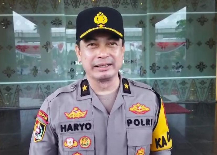 Polrestabes Palembang Gelar Upacara Kenaikan Pangkat Dibawah Rintik Hujan, Dipimpin Langsung Brigjen Polisi 