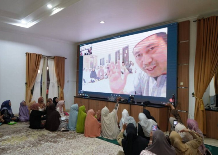 Momen Mengharukan, Wali Kota Pagar Alam Video Call dari Tanah Suci Saat Doa Bersama Jamaah Haji