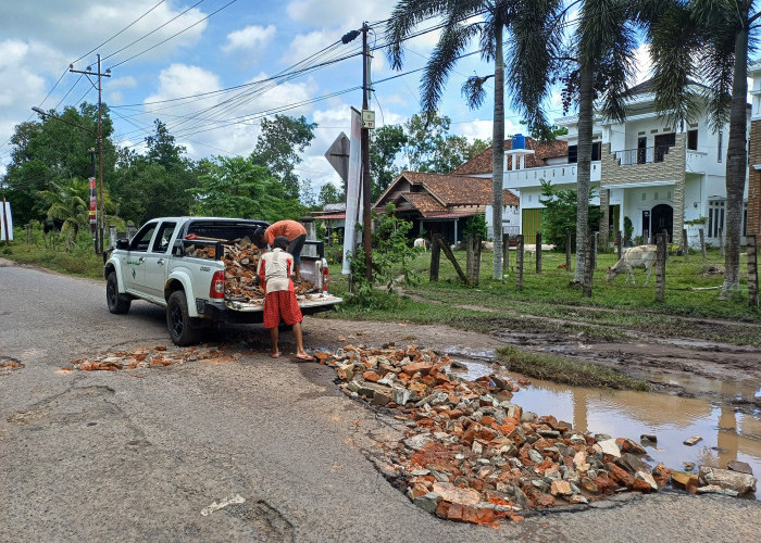 Tanggulangi Jalan Rusak, Anggota DPRD Harapkan Ada Bangub Mengalir ke Kabupaten Ogan Ilir