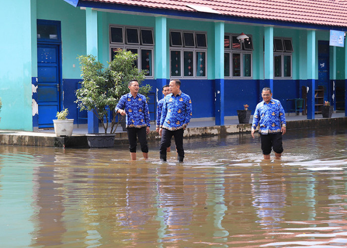 Banjir Rendam Sekolah di Palembang, Dinas Pendidikan Terapkan Pembelajaran Daring untuk Jaga Keamanan Siswa