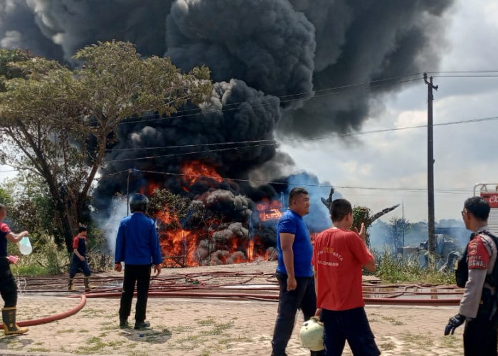 Sering Dirazia, Gudang Penyimpanan BBM Ilegal di Wilayah Pemulutan Ogan Ilir Terbakar