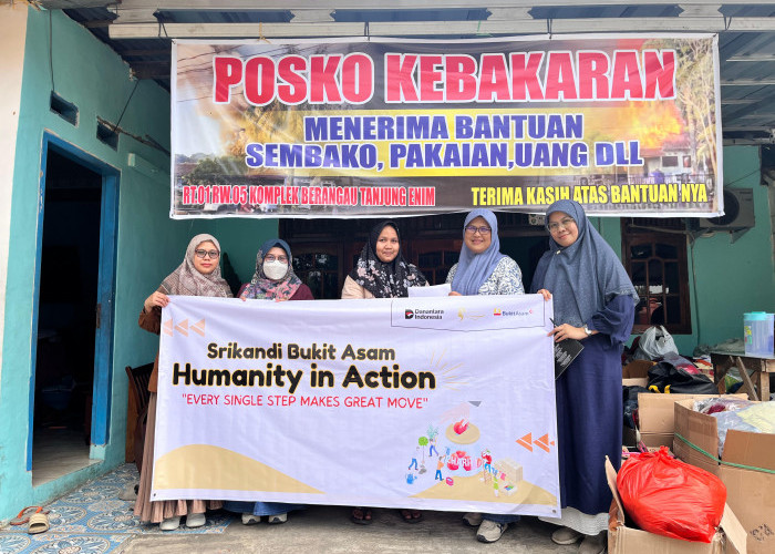 Srikandi Bukit Asam Tunjukkan Kepedulian Sosial dengan Serahkan Donasi untuk Korban Kebakaran Berangau Park