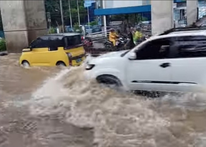 CEK, Begini Batas Aman Kendaaraan Menerjang Banjir Ketika Mengemudi