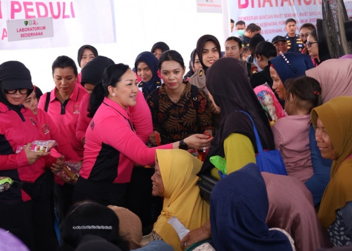 Bhayangkari Peduli Tembus Pulau Borang Banyuasin, 1.600 Paket Sembako dan Layanan Medis Gratis Disalurkan