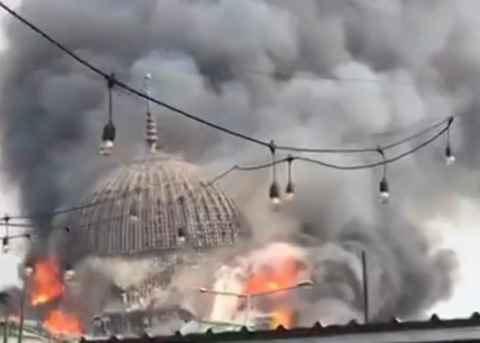 Kubah Masjid Jakarta Islamic Center Terbakar Hebat, Warga Histeris