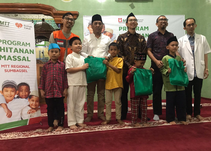 Majelis Telkomsel Takwa (MTT) Salurkan Donasi Karyawan, Gelar Khitanan Gratis di Sukarami Palembang