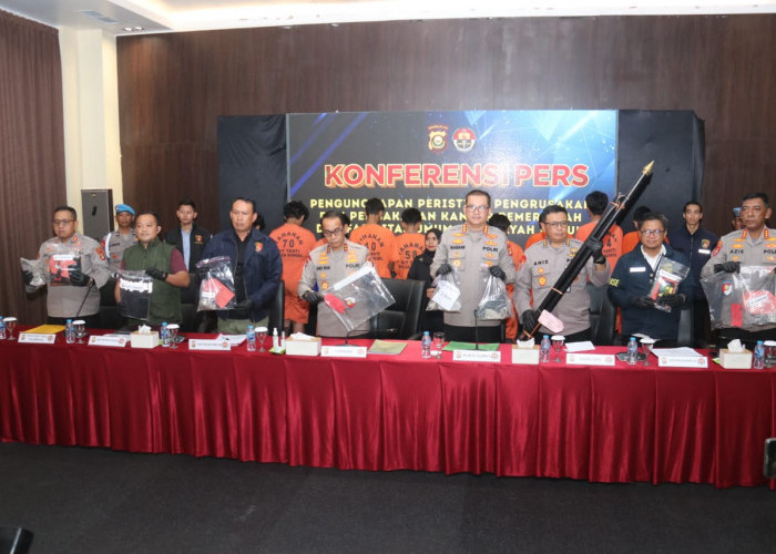 Pamerkan Pelaku Pengerusakan dan Pembakaran Fasilitas Umum saat Demo, Kapolda Sumsel: 90 Diamankan, 25 TSK