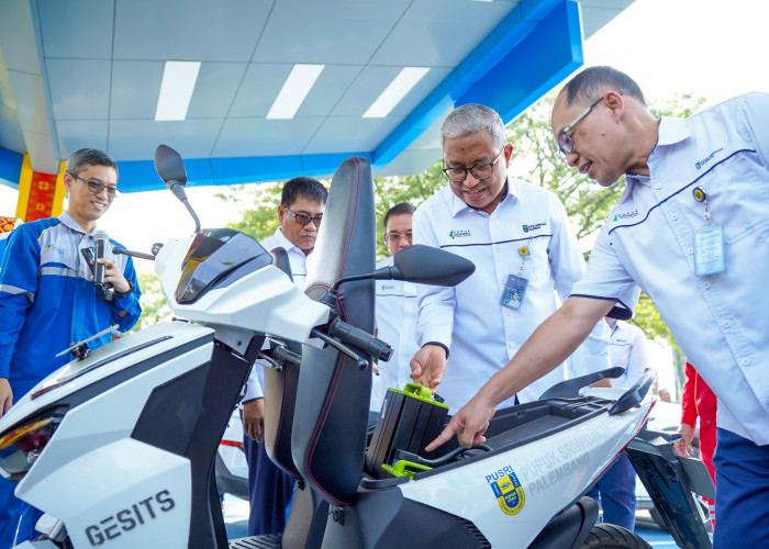 Pusri Palembang Resmikan RECS Berbasis PLTS, Siap Layani Kendaraan Listrik