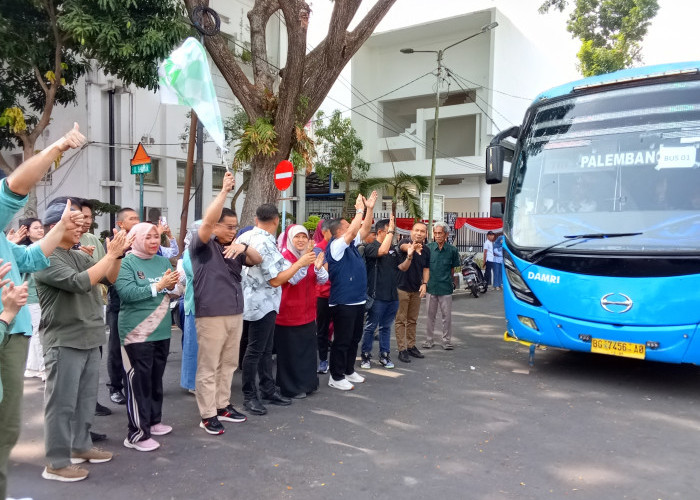 Pemkot Palembang Resmi Melepas Keberangkatan 60 Peserta Didik Sekolah Rakyat Menengah Atas 7 Palembang
