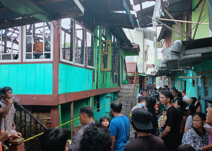 Musibah Kebakaran di Gandus Palembang, Wanita Paruh Baya Tak Kuasa Lihat Rumah Rata dengan Tanah 
