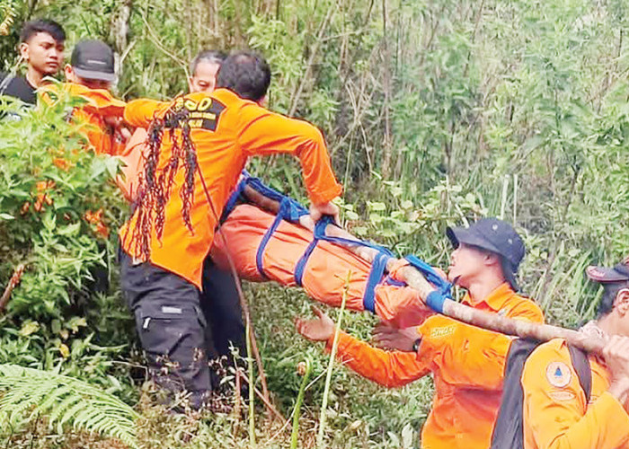 9 Jam Proses Evakuasi Pendaki Asal Bengkulu yang Meninggal Kedinginan di Puncak Gunung Dempo  