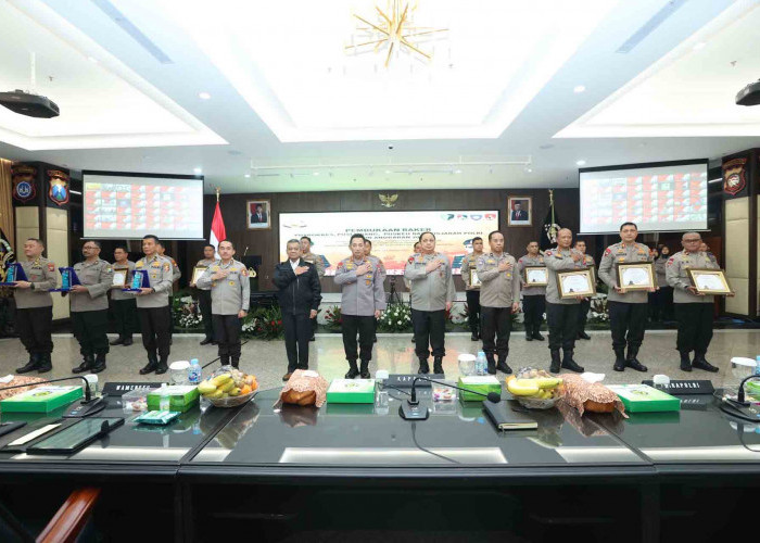 Puskeu Polri Beri Penghargaan ke 64 Anggota yang Capai Nilai Sempurna dalam Kinerja Pelaksanaan Anggaran