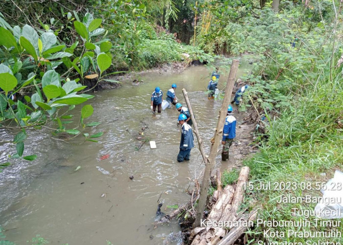 Hari ke-5, 80 Persen Sungai Kelekar Prabumulih sudah Bersih dari Rembesan Minyak Pertamina EP