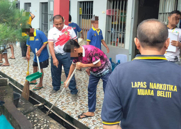 Kebersihan Sebagai Kunci Kesehatan, Warga Binaan Lapas Muara Beliti Gelar Aksi Bersih-Bersih Rutin