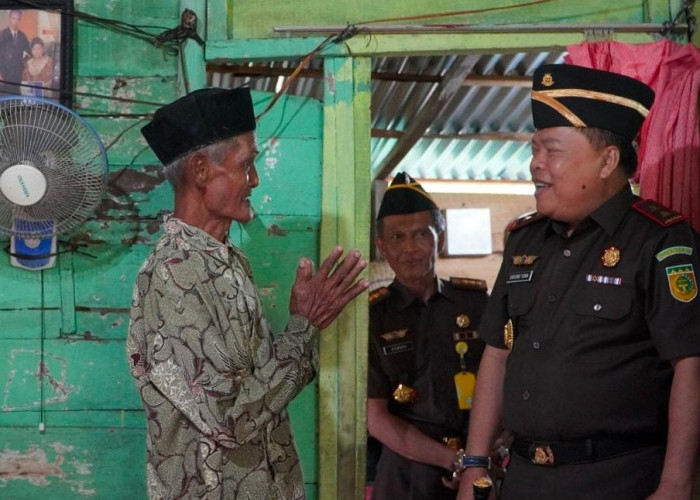 Rangkaian HBA dan HUT IAD, Korps Adhyaksa Sumsel Bagi-Bagi Sembako
